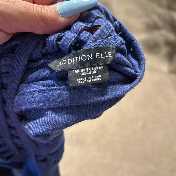 4X Additon Elle Navy Top with Cross Hatch Back - Picture 3 of 3